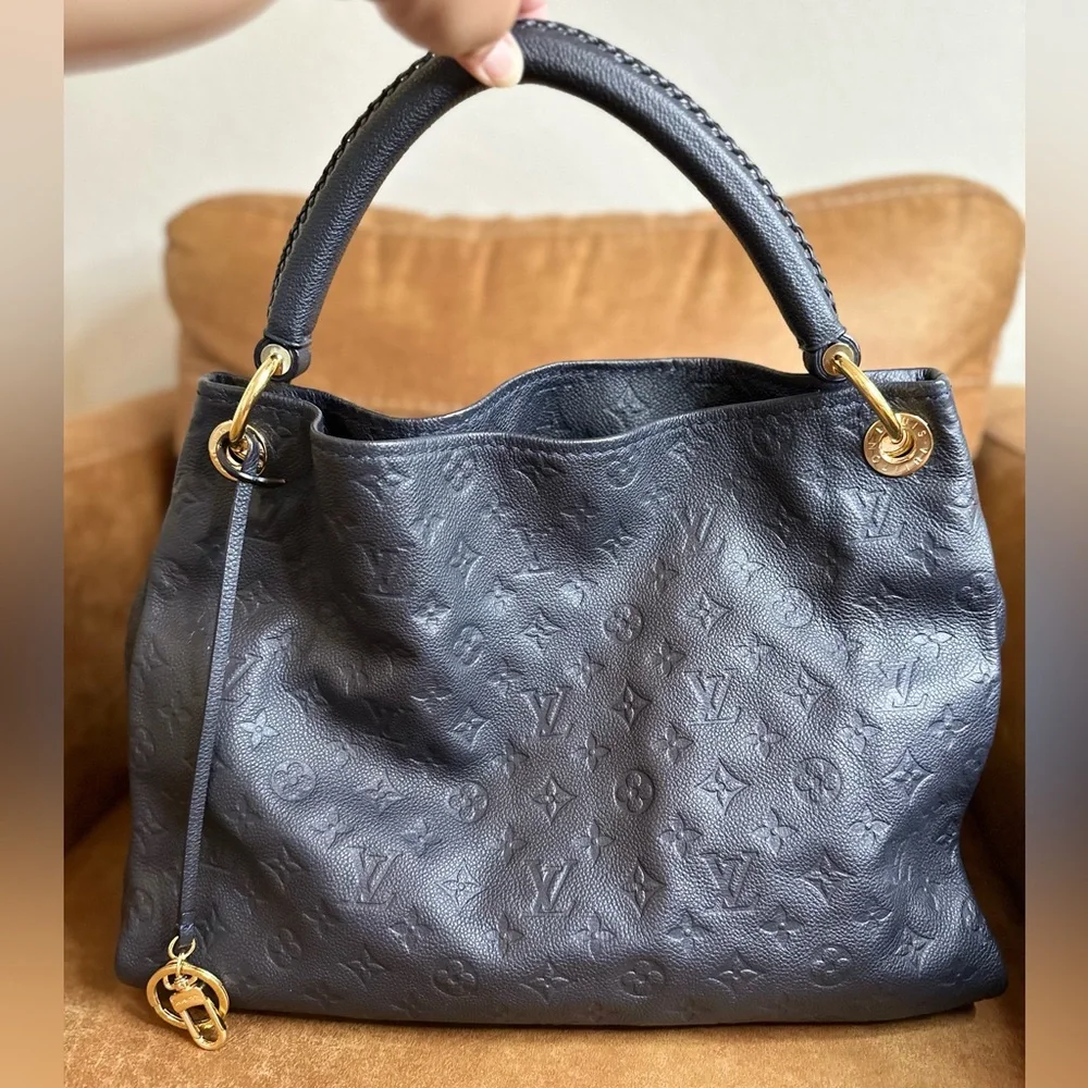 LOUIS VUITTON Artsy MM Empreinte Infini Monogram Shoulder Bag - Picture 6 of 16